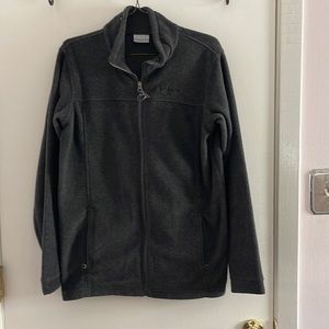 XL but fits medium Columbia hoodie
